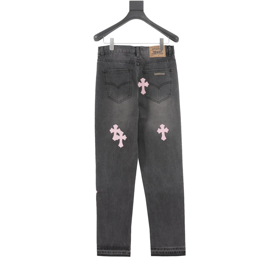 P220 model number Y829 Chromehearts/Chrome Hearts classic leather label cross denim trousers After the trousers are finished, they are subjected to heavy enzyme stone grinding and rinsing. Each pair is different in washing. The heavy washing process has many hidden secret details. The trousers featured this time are perfect in terms of shape and upper body. It is no exaggeration to say that it takes more time to make 20 short-sleeves than to make one pair of jeans. The fabric is made of 12.2 ounces of high-quality denim. Only denim with 12 ounces or more can have the unique high-end texture of denim. I am very satisfied with the proofing after several washes. Size:28-34